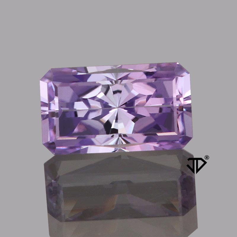  Tanzanite gemstone