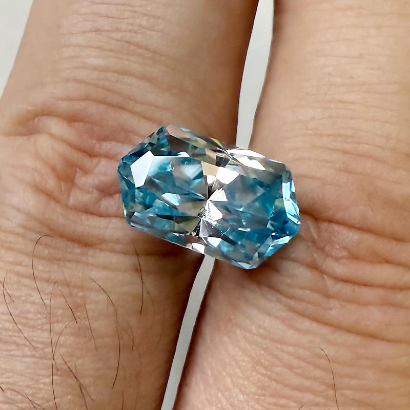 Bicolor Blue/White Zircon view 2